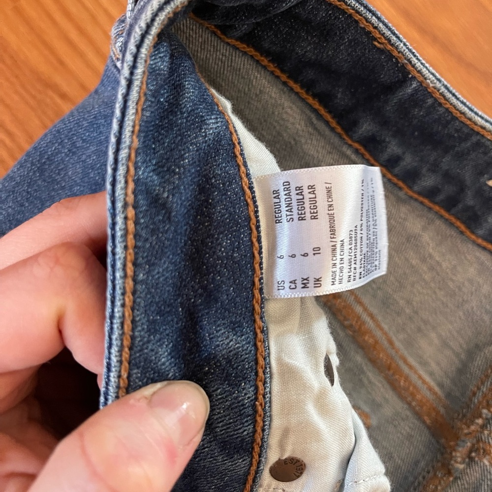 American Eagle Distressed Jeans - Picture 5 of 6